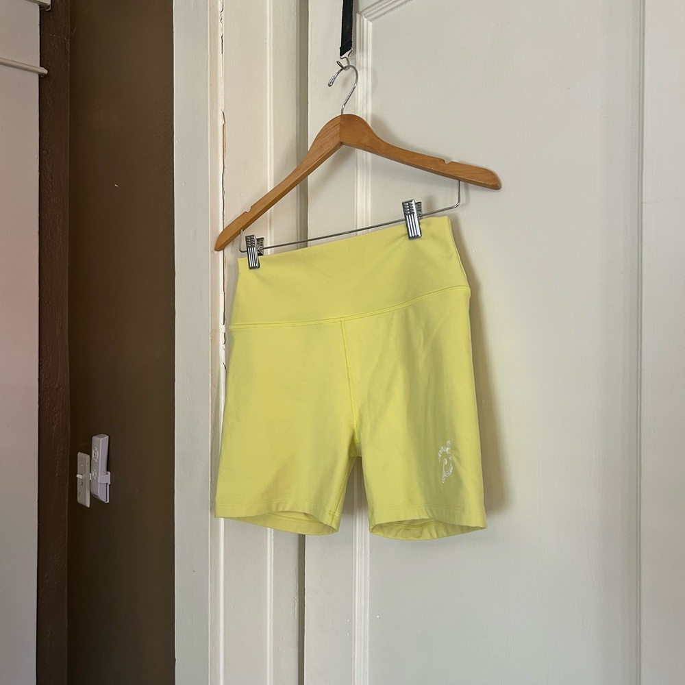 Peloton Yellow Women's Bike Shorts Size Medium - Picture 2 of 9